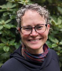 Dr. Elli Theobald